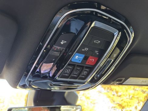 Used 2023 Jeep Grand Cherokee Overland w/ Luxury Tech Group IV image 41