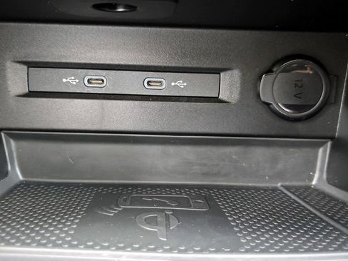 Used 2024 Volkswagen Taos SEL image 23