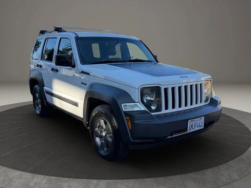 Used 2010 Jeep Liberty Renegade w/ Navigation Convenience Group image 3