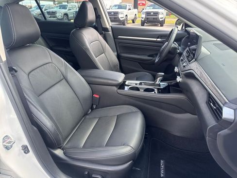 Used 2023 Nissan Altima 2.5 SL FWD image 12