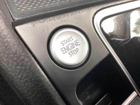 Used 2019 Volkswagen Jetta SE w/ Cold Weather Package FWD image 53
