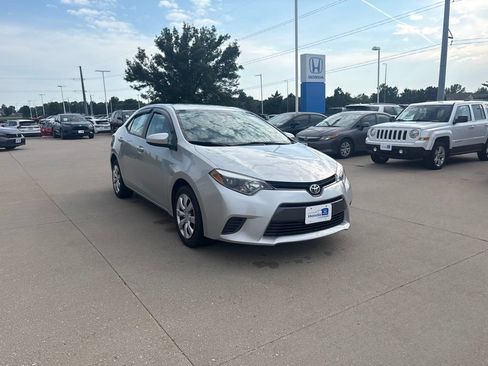 Used 2016 Toyota Corolla LE FWD image 3