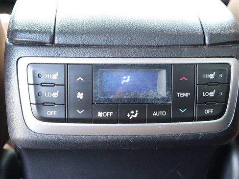 Used 2019 Toyota Highlander Limited Platinum w/ Carpet Mat Package (TMS) AWD/4WD image 8