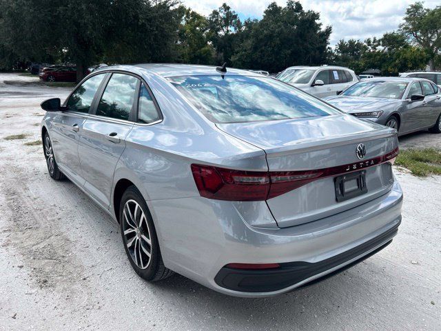 Used 2025 Volkswagen Jetta SE FWD image 3