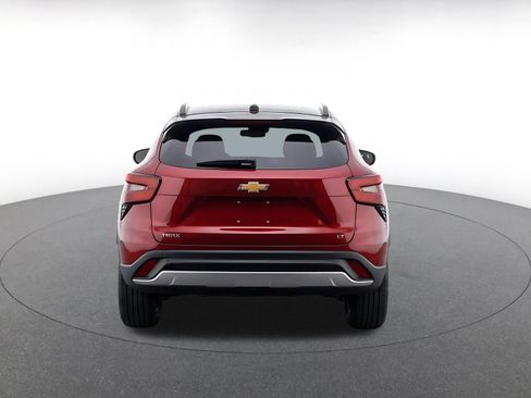 Used 2025 Chevrolet Trax LT w/ LT Convenience Package FWD image 8