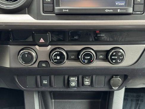 Certified 2018 Toyota Tacoma SR5 AWD/4WD image 12