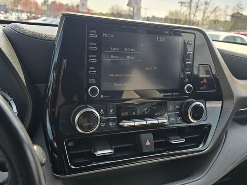 Used 2022 Toyota Highlander LE FWD image 26