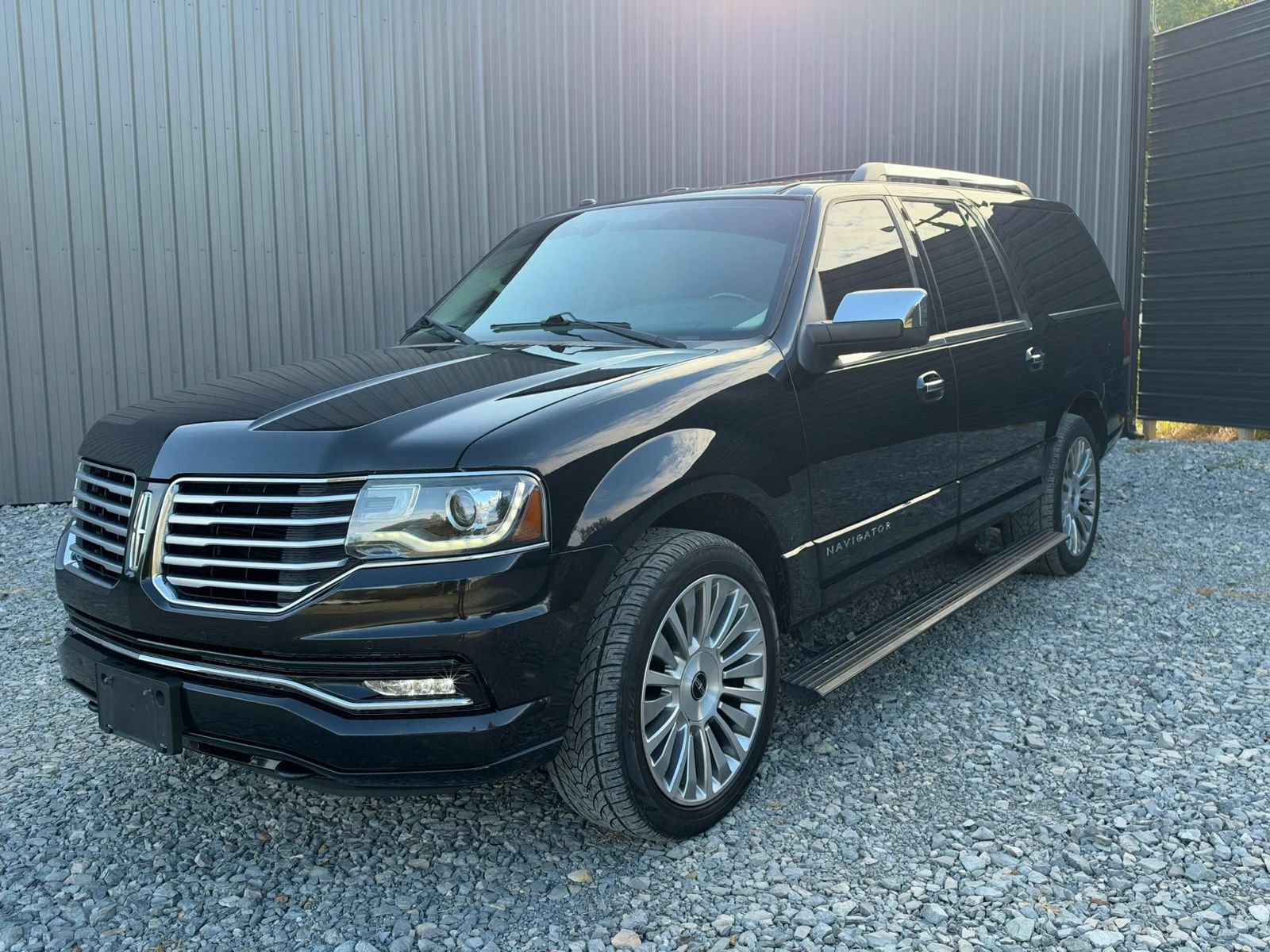 Used 2017 Lincoln Navigator L Reserve AWD/4WD image 1