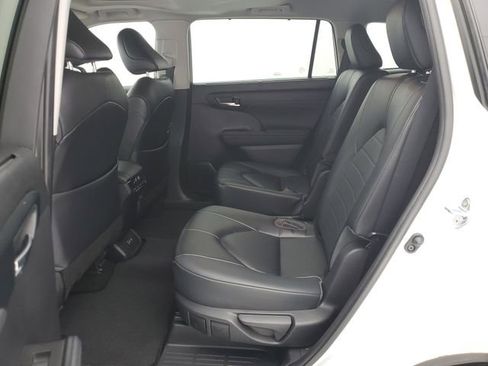 Used 2023 Toyota Highlander XLE image 15