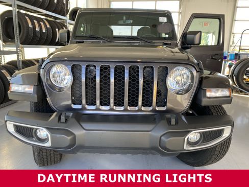 Used 2023 Jeep Gladiator Sport image 30