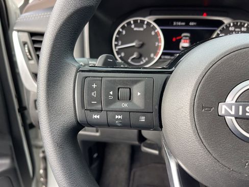 Used 2023 Nissan Rogue SV image 20