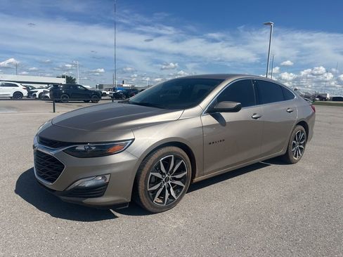 Used 2025 Chevrolet Malibu RS FWD image 1