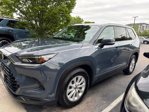 Used 2024 Toyota Grand Highlander AWD image 4