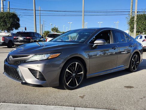 Used 2018 Toyota Camry XSE image 11