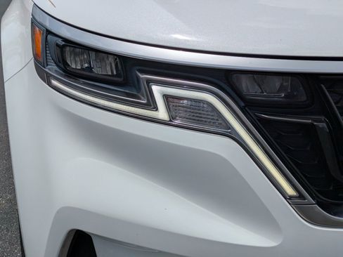 Certified 2024 Kia Carnival LX FWD image 8