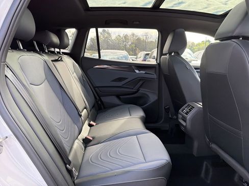 New 2026 Volkswagen Tiguan SE R-Line FWD image 17