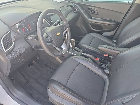 Certified 2021 Chevrolet Trax LT w/ LT Convenience Package FWD image 15