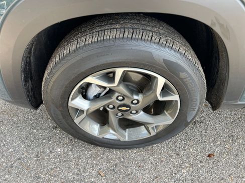 Used 2025 Chevrolet Trax LT image 23