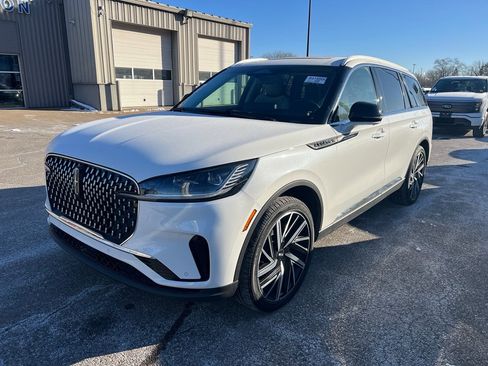 Used 2025 Lincoln Aviator Reserve w/ Equipment Group 201A AWD/4WD image 2