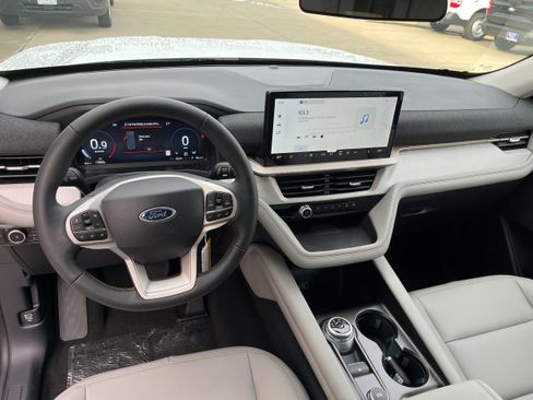 New 2026 Ford Explorer Active w/ Active Comfort Package AWD/4WD image 7