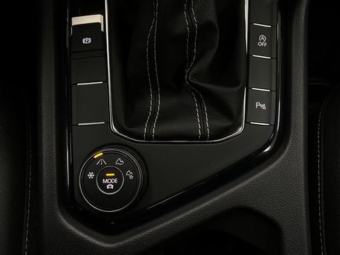 New 2026 Volkswagen Taos SE image 23