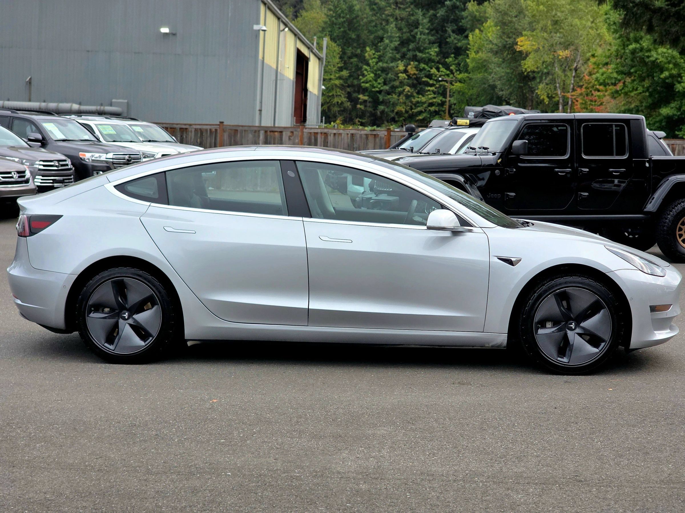 Used 2018 Tesla Model 3 Long Range RWD image 15