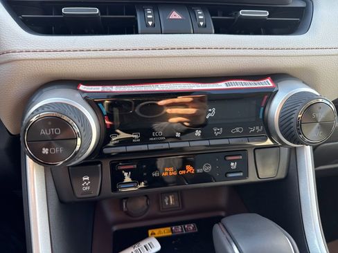 New 2025 Toyota RAV4 Limited image 19