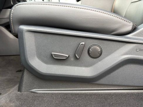 New 2026 Ford F250 Lariat w/ Black Appearance Package image 16