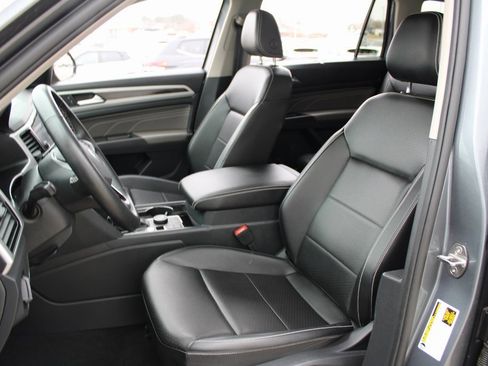 Certified 2022 Volkswagen Atlas SE image 7