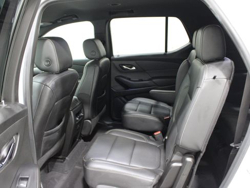 Used 2022 Chevrolet Traverse LT FWD image 20