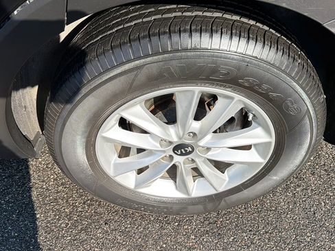 Used 2019 Kia Sorento L FWD image 9