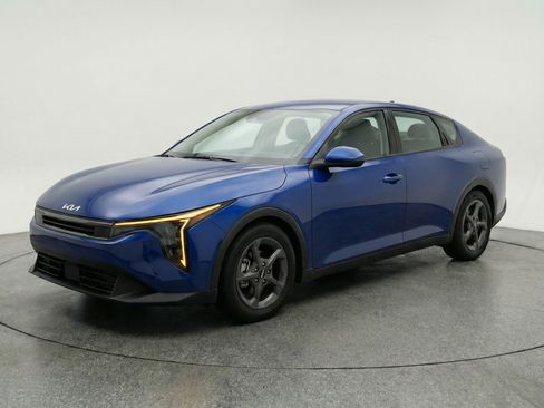 Used 2025 Kia K4 LXS image 3