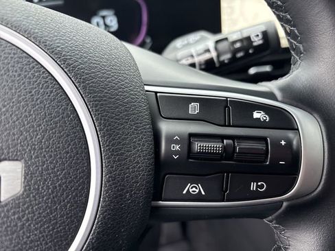Used 2023 Kia Sportage EX image 11