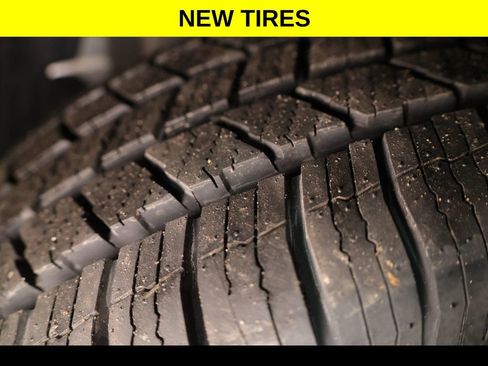 Used 2025 Nissan Rogue SV AWD/4WD image 5