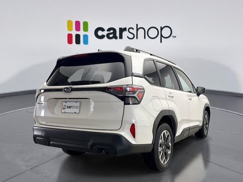 Used 2025 Subaru Forester Premium AWD/4WD image 5