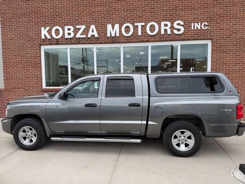 Used 2011 Dodge Dakota 4x4 Crew Cab w/ Convenience Group image 3