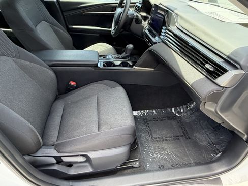 Used 2025 Toyota Camry LE FWD image 10