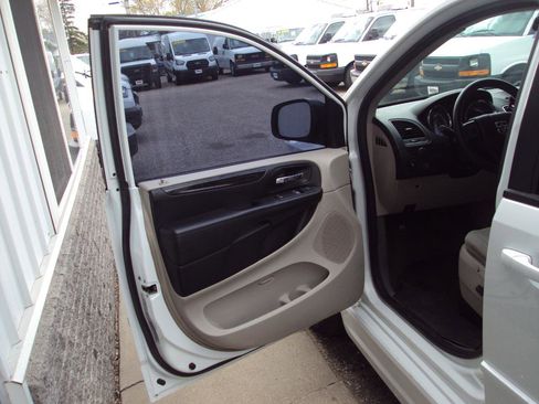 Used 2015 Dodge Grand Caravan SE w/ Quick Order Package 29E SE FWD image 18