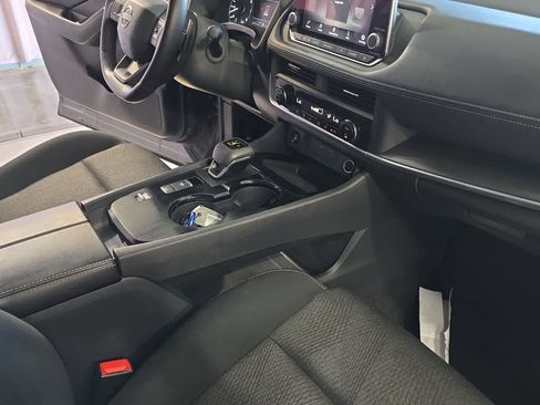 Used 2025 Nissan Rogue SV FWD image 18