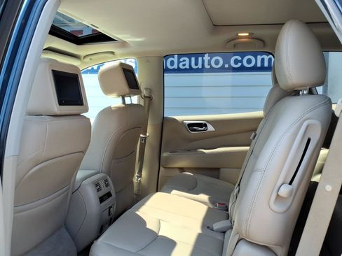 Used 2015 Nissan Pathfinder Platinum w/ Family Entertainment Package AWD/4WD image 13