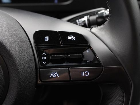 Used 2025 Hyundai Elantra Sport FWD image 28