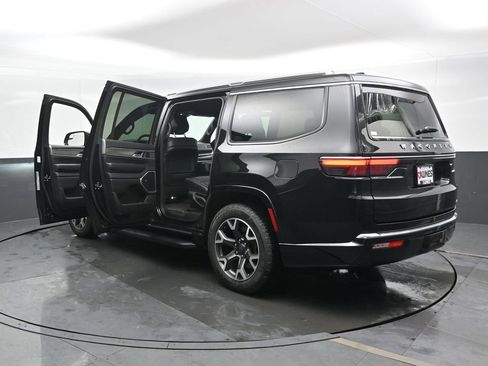 Used 2024 Jeep Wagoneer Series III image 49