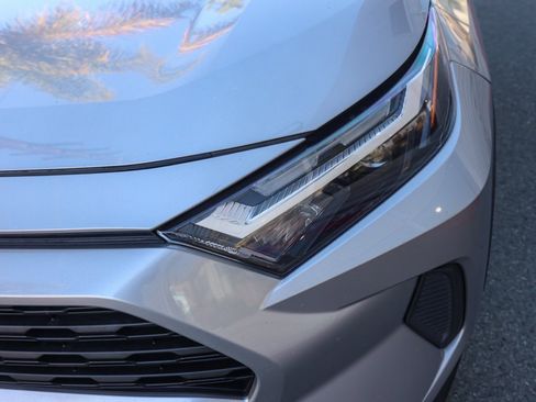 Used 2022 Toyota RAV4 XLE image 10