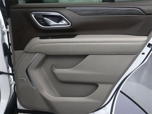 Used 2021 GMC Yukon SLT image 30