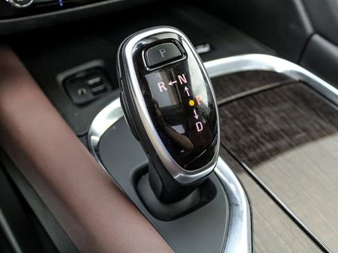 Used 2021 Buick Enclave Avenir w/ Avenir Technology Package AWD/4WD image 35