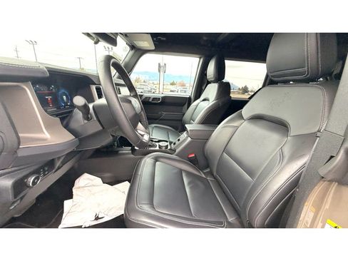 Used 2025 Ford Bronco Outer Banks image 18