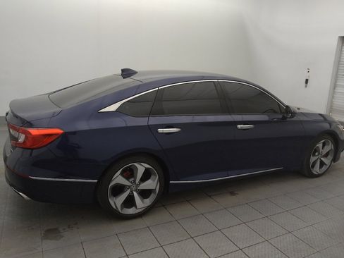 Used 2018 Honda Accord Touring image 10