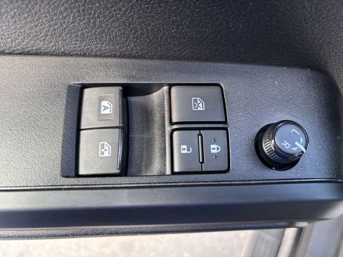 Used 2021 Toyota Tacoma SR AWD/4WD image 16