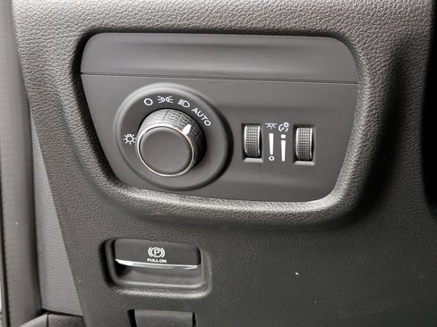 Used 2024 Jeep Grand Cherokee L Altitude image 19