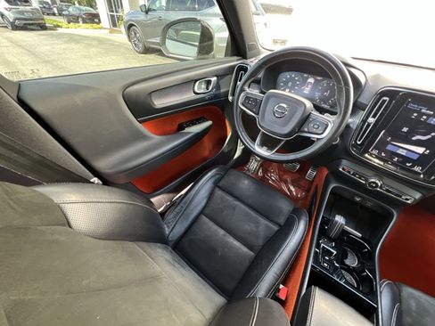 Used 2020 Volvo XC40 T4 R-Design w/ Protection Package Premier image 5
